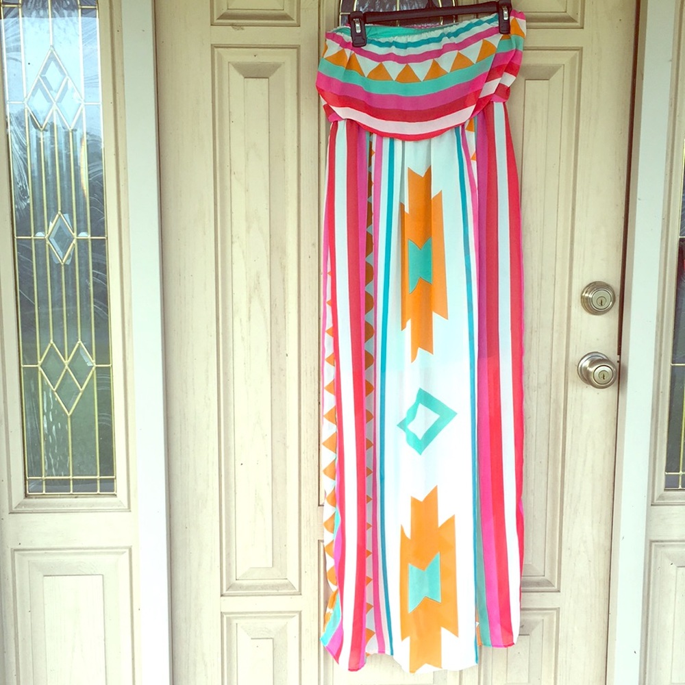 Color tribal print strapless maxi dress